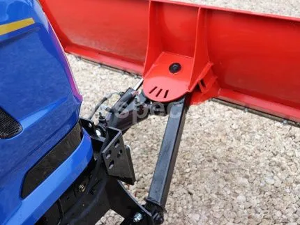 Отвал Снеговик на DF 404 G2 ОК1750